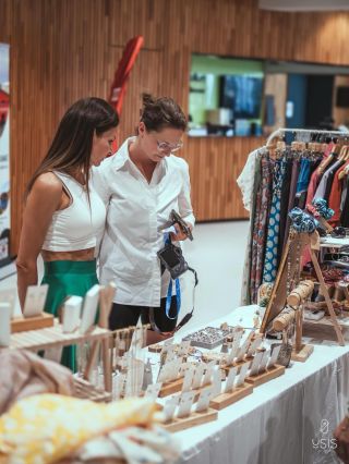 💎 Market, kde hrozí, že neodejdete s prázdnou kapsou (ale s plným srdcem)! Již tento víkend nás najdete na Jógovém...